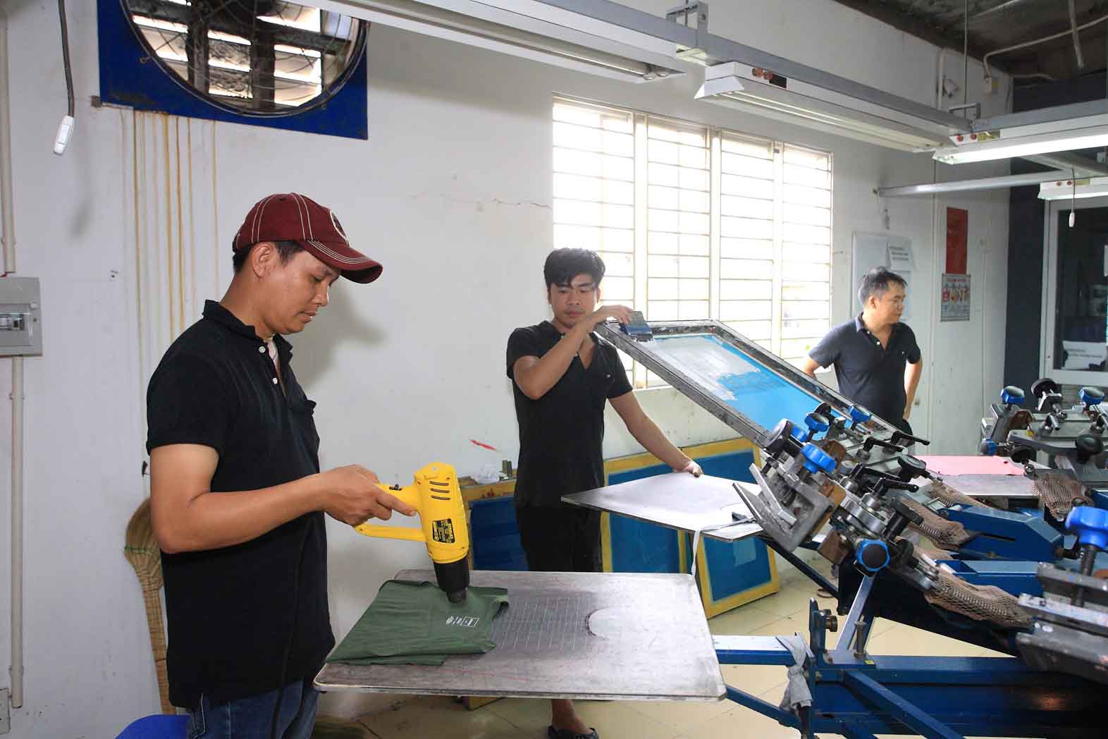 Working in silicone screen printing factory in vietnam